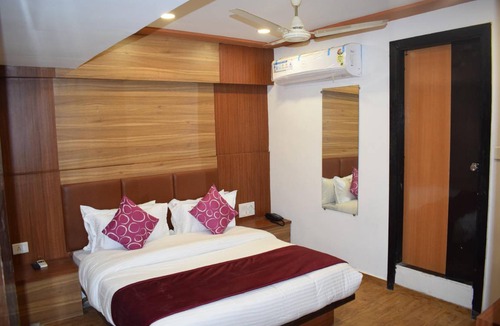 Thaltej Hotel | Hotel ∙ 2 guests