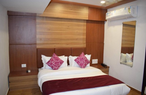 Thaltej Hotel | Hotel ∙ 2 guests