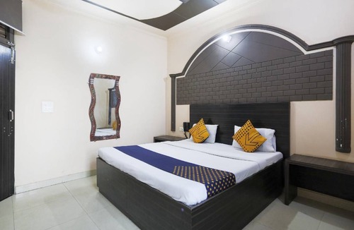 Ghaziabad Hotel | Hotel ∙ 3 guests