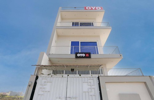 Gautam Buddh Nagar District Hotel | Hotel ∙ 3 guests