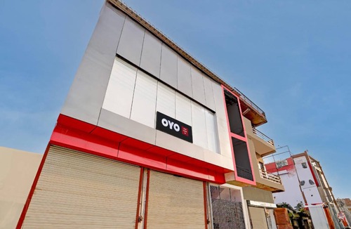 Ghaziabad Hotel | Hotel ∙ 3 guests