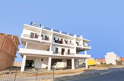 Gurugram Hotel | Hotel ∙ 3 guests