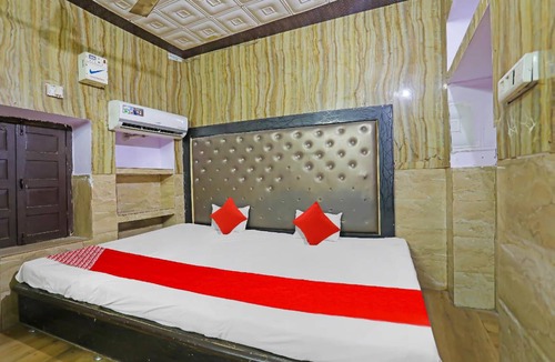 Allahabad Hotel | Hotel ∙ 3 guests