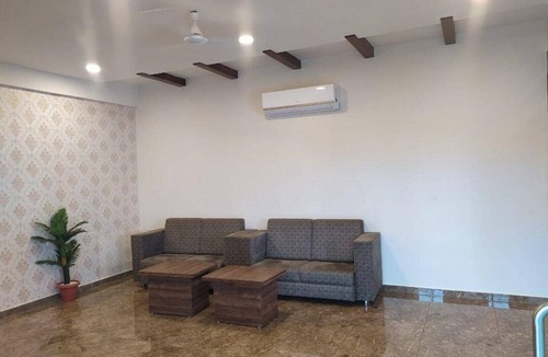 Vallabh Vidhyanagar Hotel | Hotel ∙ 5 guests