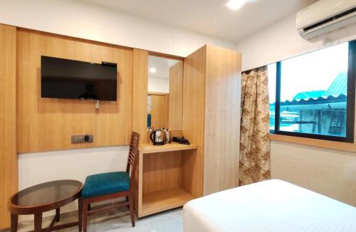 Nerul Hotel | Hotel Aishwarya Residency