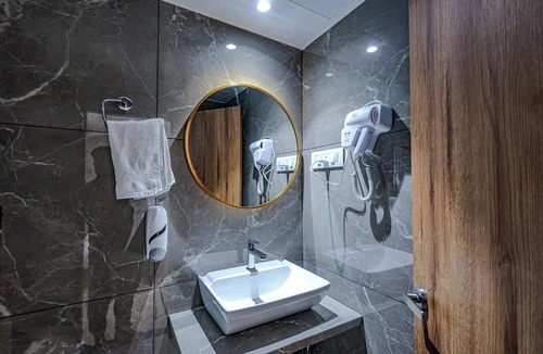 Jogeshwari West Hotel | Hotel Alfa Suites
