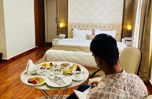 Amer Fort Road Hotel | Hotel Amayra