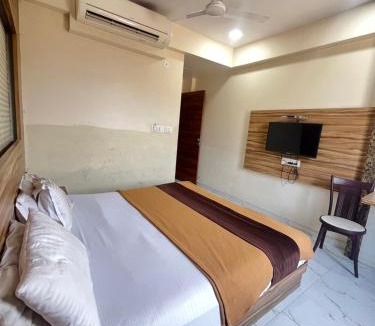 Nathdwara Hotel | Hotel Bansuri I opposite shreenathji temple 80mtr away 966o9o1oo6