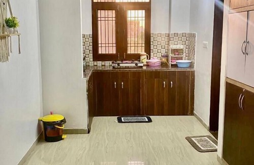 Jagatpura Apartment | Hotel & BNB Solanki Residency Jaipur