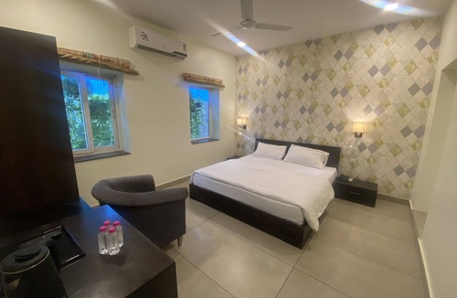 C-Scheme Bed & Breakfast | HOTEL CEDAR - A luxury Home StaynLocated in Center Of Jaipur.n