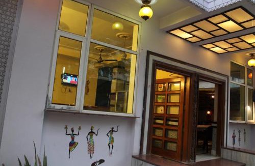 Bani Park Hotel | Hotel Chit Chat Palace