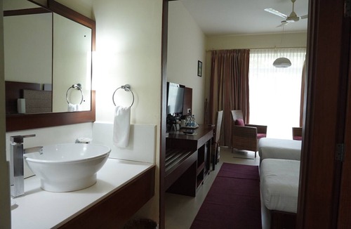 Kuppaayil Hotel | Hotel Devaragam