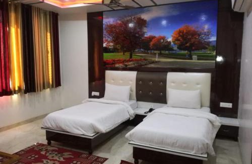 Bharatpur Hotel | Hotel Dhanraj Palace
