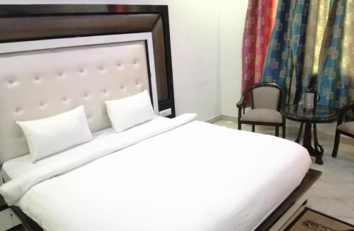 Bharatpur Hotel | Hotel Dhanraj Palace