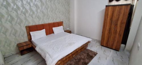 Jhusi Hotel | Hotel DR Inn