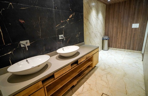 Alambagh Hotel | Hotel Familia