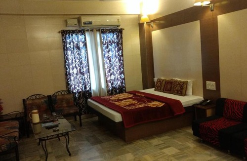 Sindhi Camp Hotel | Hotel Golden Deluxe