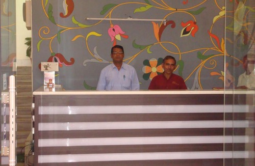 Sindhi Camp Hotel | Hotel Golden Deluxe