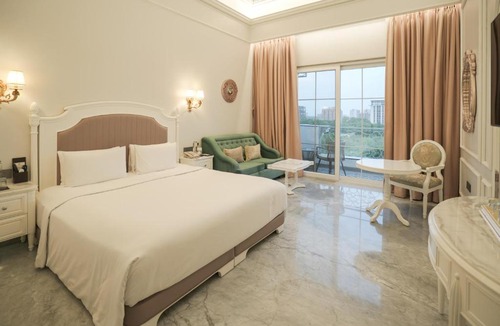 Ahmedabad Hotel | Hotel Hillock Ahmedabad