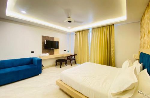 Knowledge Park III Hotel | Hotel Holiday Grand