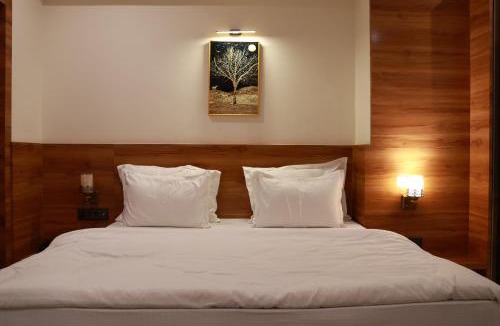 Malviya Nagar Hotel | Hotel HS Inn Swiming Pool Room
