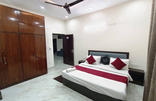 Baraula Hotel | Hotel is very near to Metro station, Mall, Hospital and daily useful market.