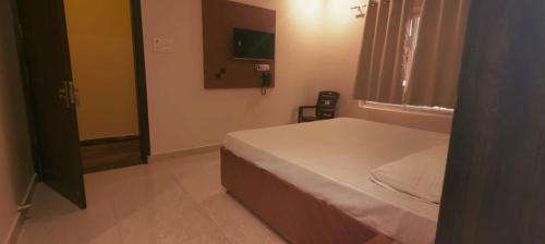 Sigra Hotel | Hotel Janki International Sigra 3 KM From Kashi Vishwanath Temple