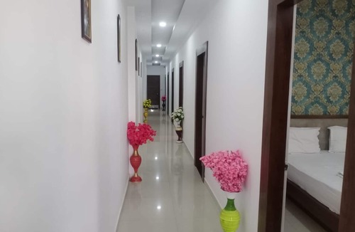 Vallabh Vidhyanagar Hotel | Hotel Laxmi Palace