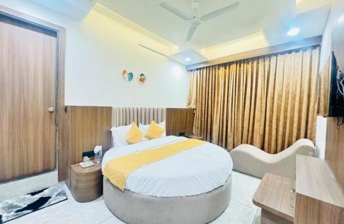 Gandhinagar Hotel | Hotel Lee Paramount