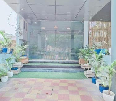 Sector 62 Hotel | Hotel Lemon Suites And Banquet - Noida Sector 62