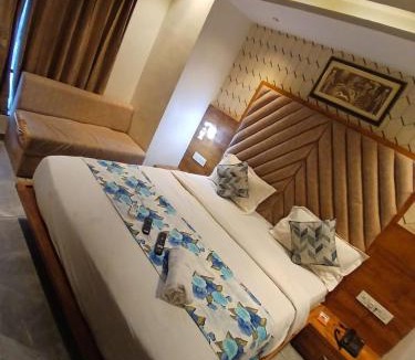 Ahmedabad Hotel | Hotel Lotus Town