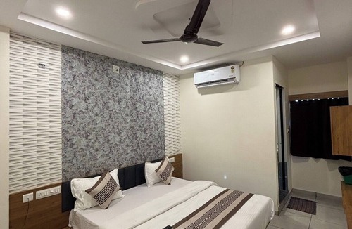 Vallabh Vidhyanagar Hotel | Hotel Mahnsh Palace