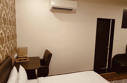 Sultanpur Hotel | Hotel Minitel Inn