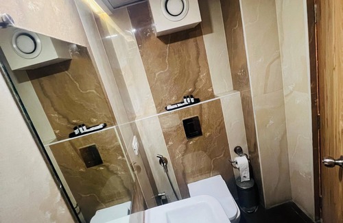 Bilekahalli Hotel | Hotel Monarch International