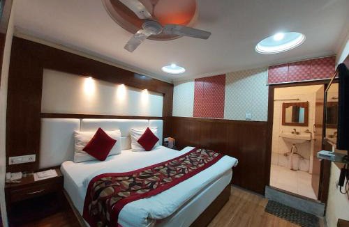 Mallital Hotel | Hotel Moon Nainital - A Luxury Collection - Parking and Lift Facilities - Best Selling