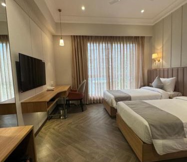 Malad West Hotel | Hotel Mumbai House Mindspace Malad
