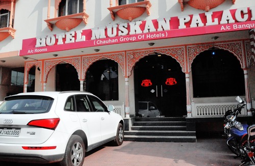 Sindhi Camp Hotel | Hotel Muskan Palace