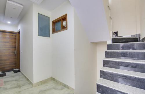 Vikaspuri Hotel | Hotel O AR Residency