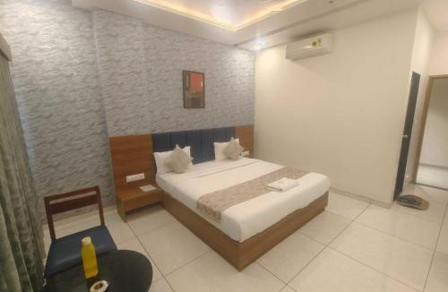 Panch Mahals District Hotel | Hotel O Grand Ekta