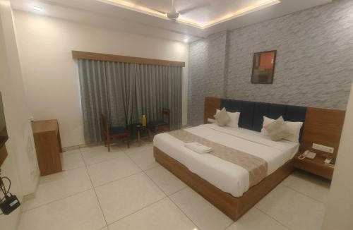 Panch Mahals District Hotel | Hotel O Grand Ekta