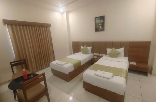 Panch Mahals District Hotel | Hotel O Grand Ekta
