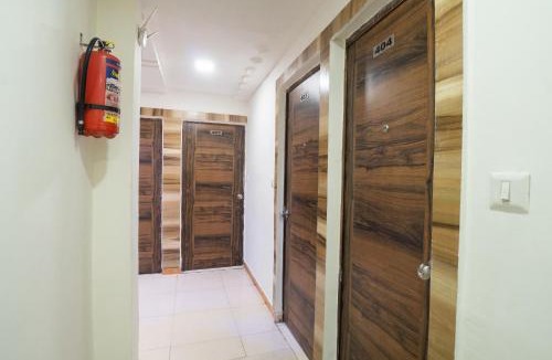 Navrangpura Hotel | Hotel O Swell