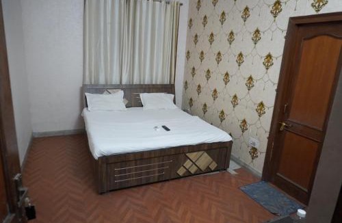 Malviya Nagar Hotel | Hotel Pink Heaven