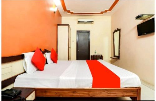 Charbagh Hotel | HOTEL PREMIUM SUNRISE Near Hanuman Temple and Railway Station - Parking and Wifi Facilities - Air Conditioning Luxury Room - A Top Rated Four Star Hotel