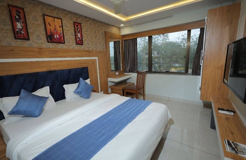 Bhat Hotel | HOTEL R K FORTUNE