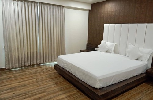 Vadodara Hotel | Hotel Radhe
