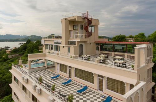 Lake Swaroop Sagar Hotel | Hotel Raj Kuber