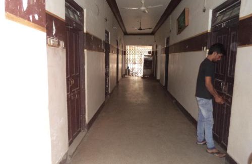 Sindhi Camp Hotel | Hotel Rajhans (Station road)
