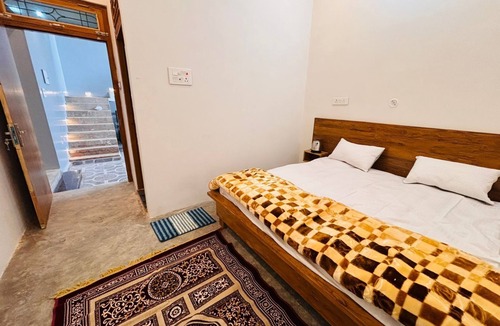 Naini Hotel | Hotel Sangam Village