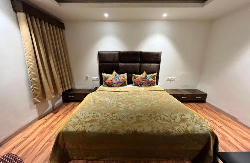 Vastrapur Hotel | HOTEL SHAILLY INN